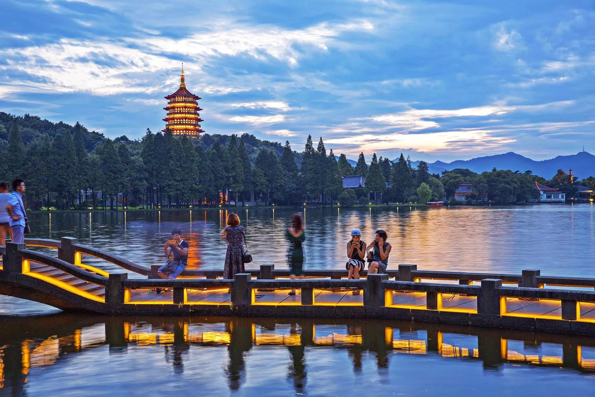 南京、靈山大佛、魔都上海、西湖美景、烏鎮、夜景蘇州古運河、夜登金茂大廈·船游黃浦江、杭州宋城5日游全攻略